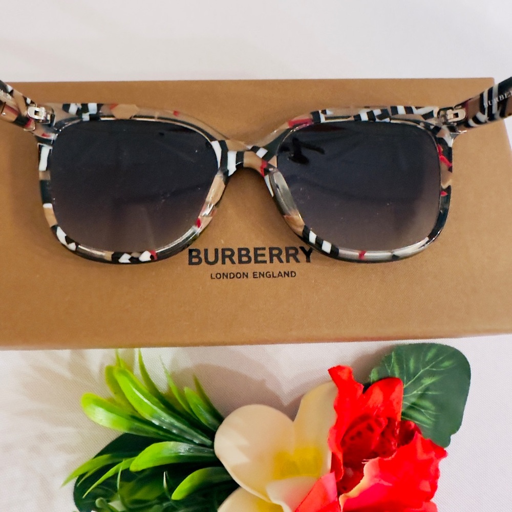 BURBERRY ~ Full Rim Butterfly Sunglasses Acetate Grey Gradient Lenses - Picture 8 of 11